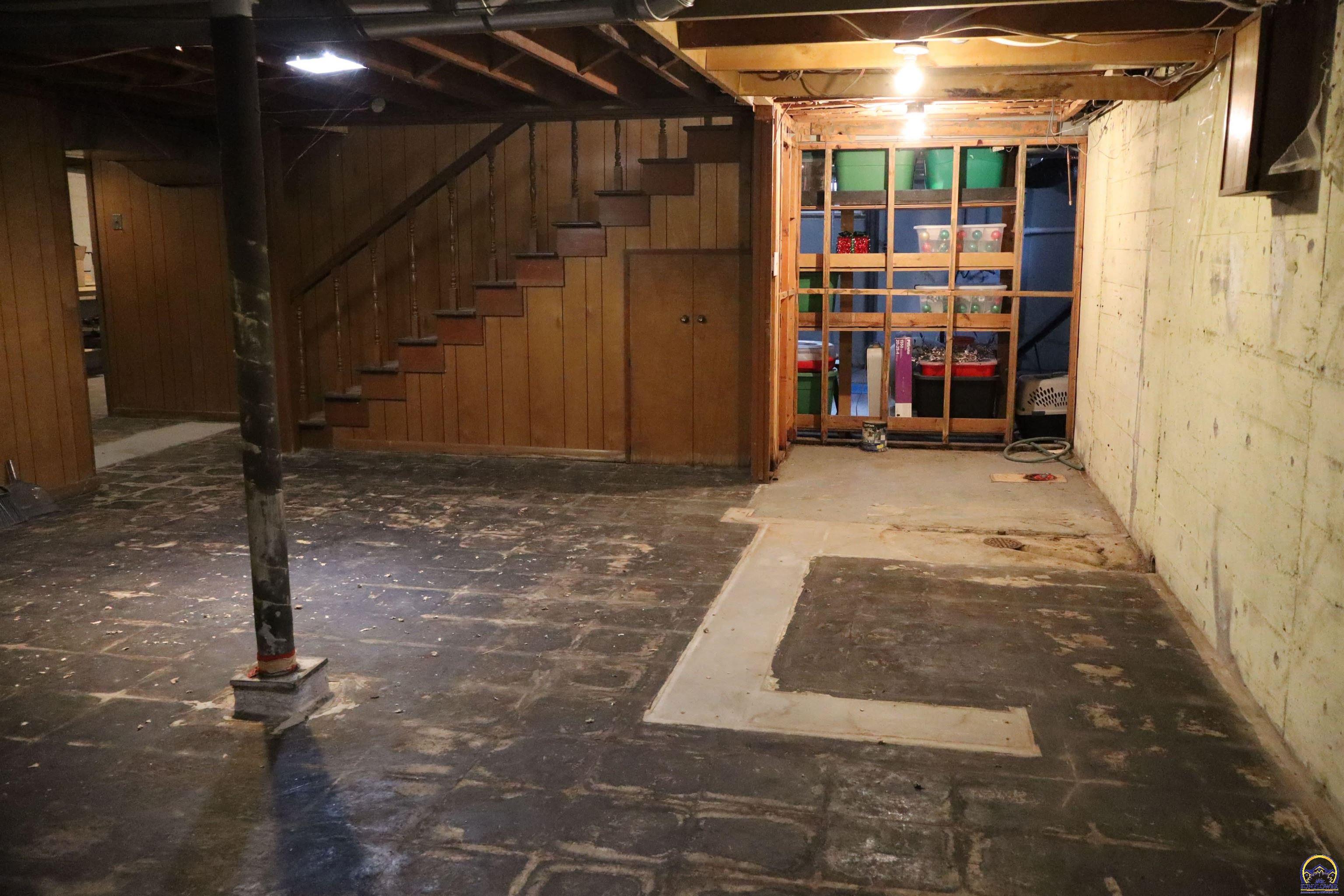 Topeka, Kansas 66604, United States, 4 Bedrooms Bedrooms, ,2 BathroomsBathrooms,Residential,Active,88029