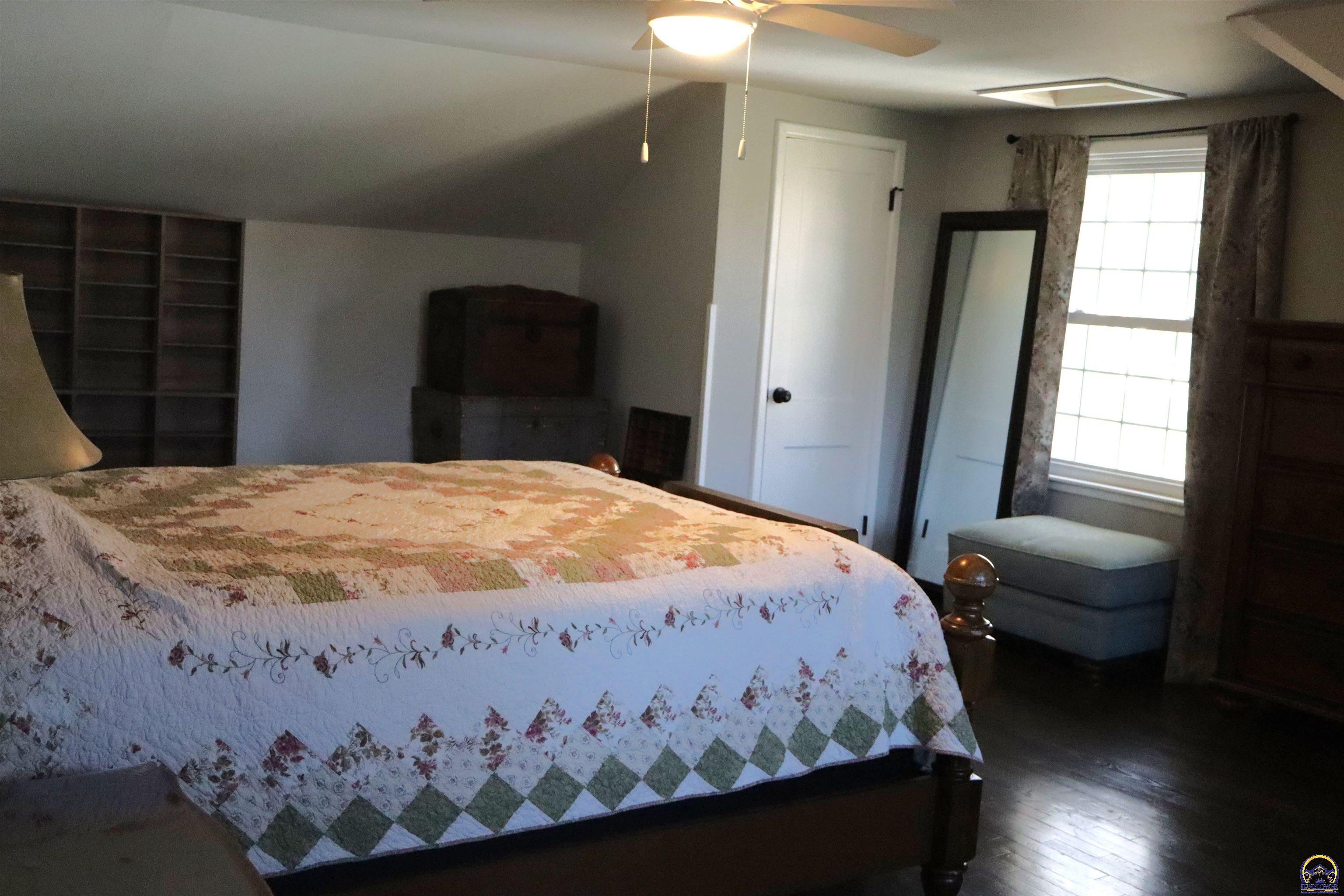 Topeka, Kansas 66604, United States, 4 Bedrooms Bedrooms, ,2 BathroomsBathrooms,Residential,Active,88029