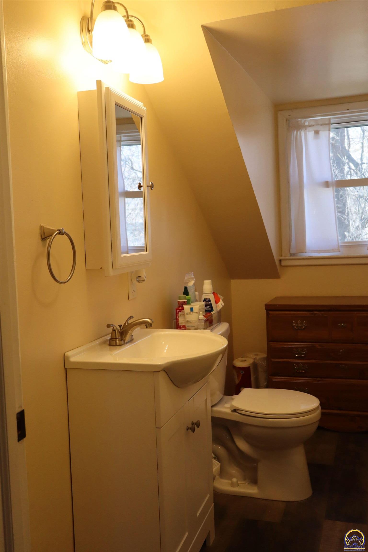 Topeka, Kansas 66604, United States, 4 Bedrooms Bedrooms, ,2 BathroomsBathrooms,Residential,Active,88029