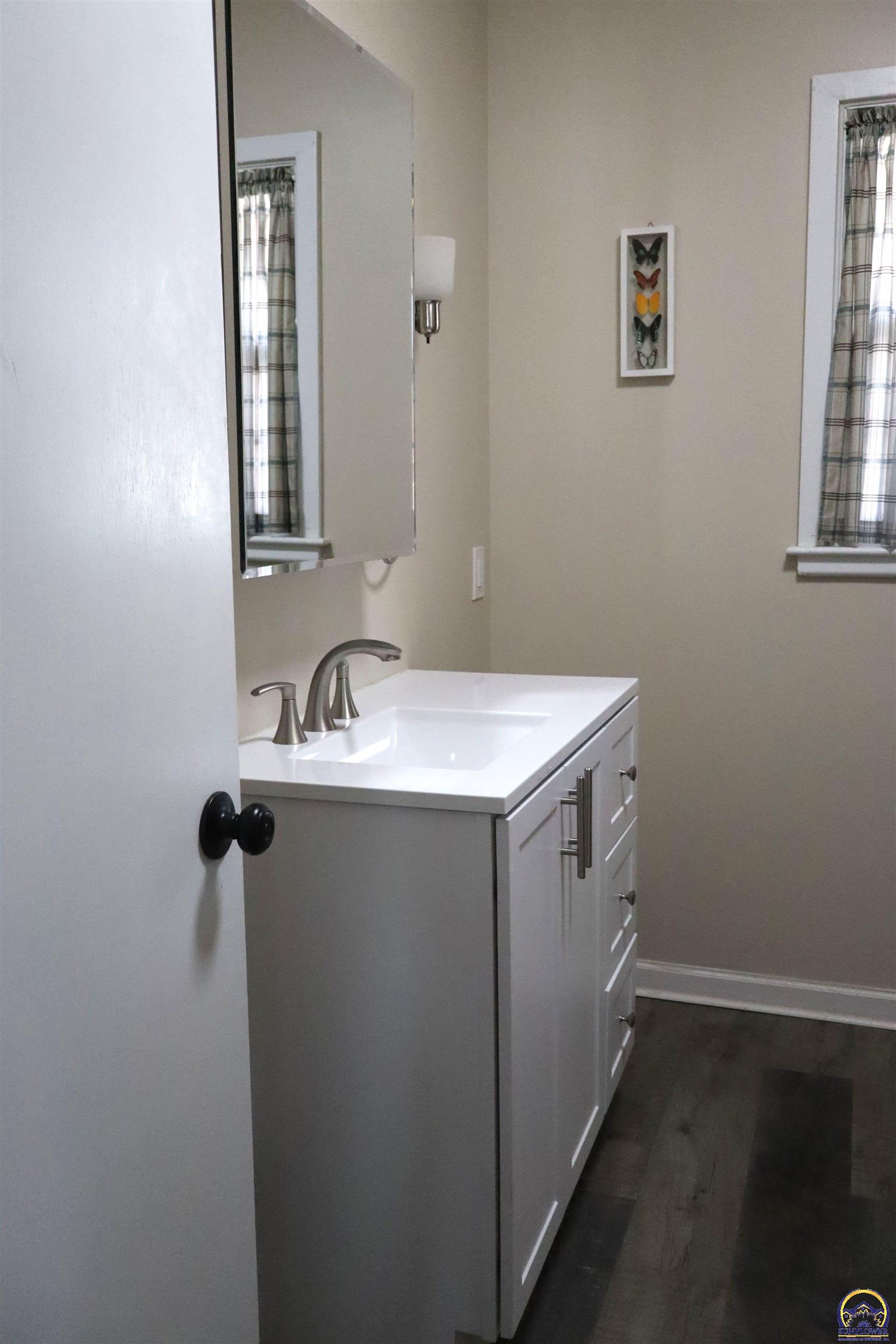 Topeka, Kansas 66604, United States, 4 Bedrooms Bedrooms, ,2 BathroomsBathrooms,Residential,Active,88029