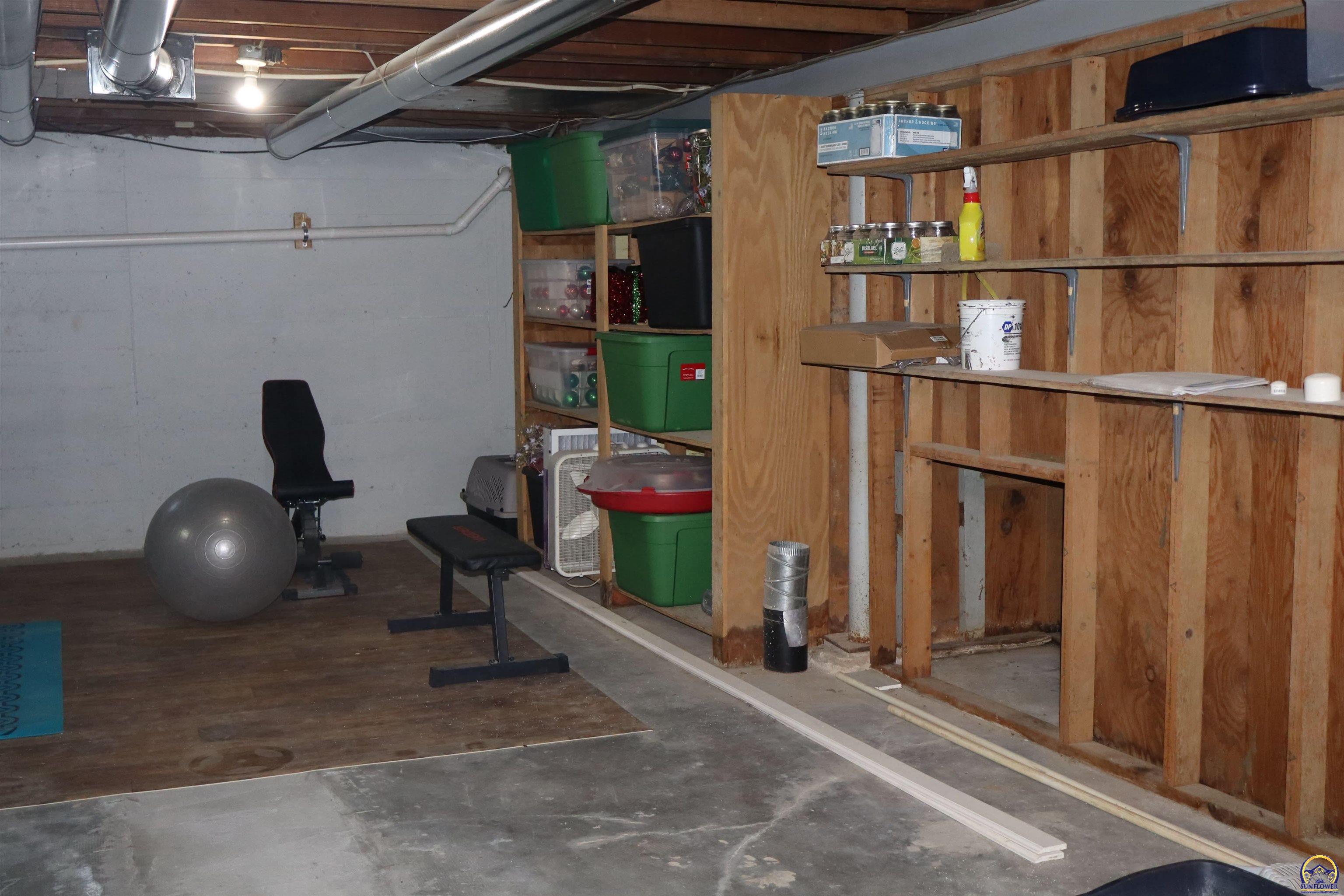 Topeka, Kansas 66604, United States, 4 Bedrooms Bedrooms, ,2 BathroomsBathrooms,Residential,Active,88029