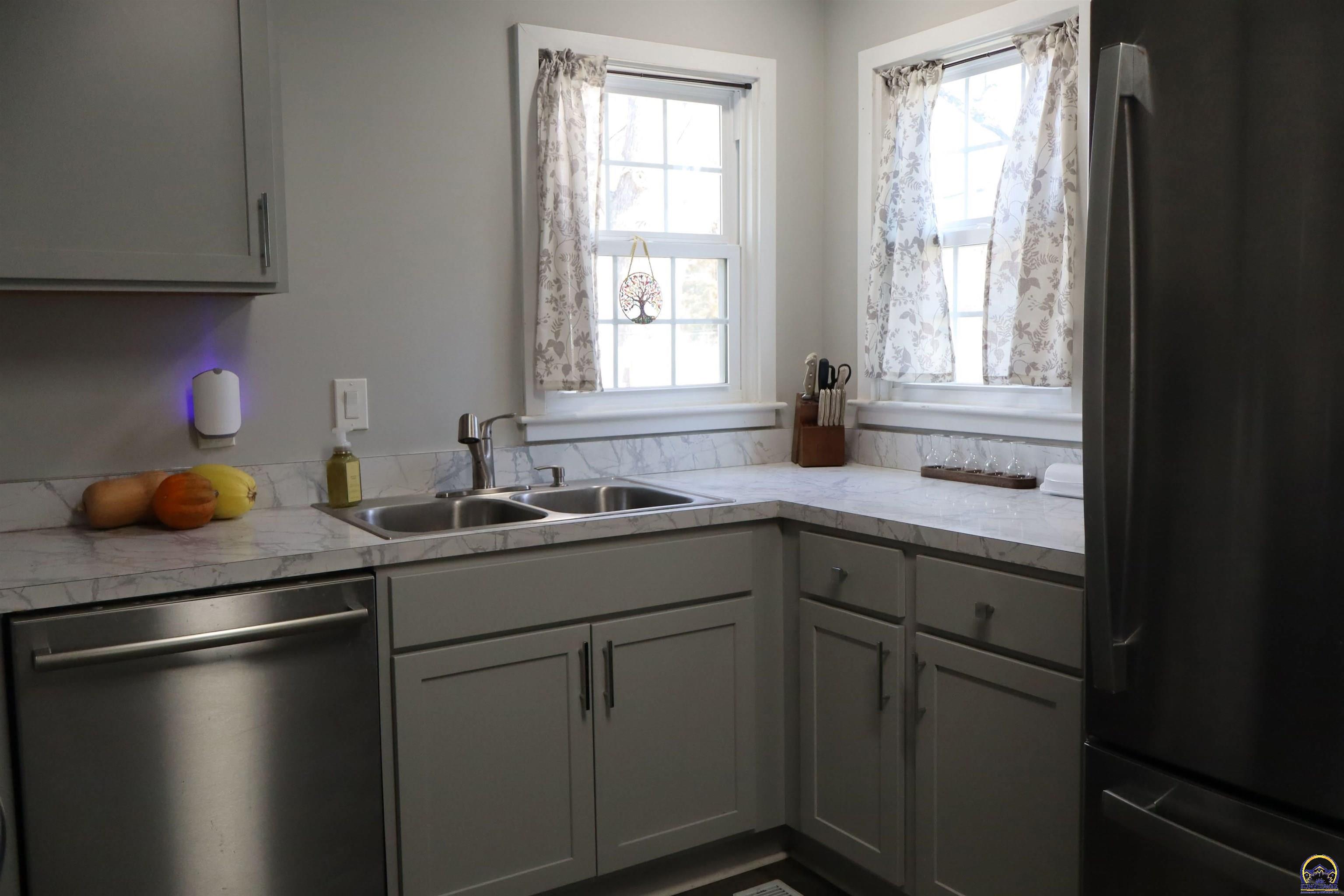 Topeka, Kansas 66604, United States, 4 Bedrooms Bedrooms, ,2 BathroomsBathrooms,Residential,Active,88029