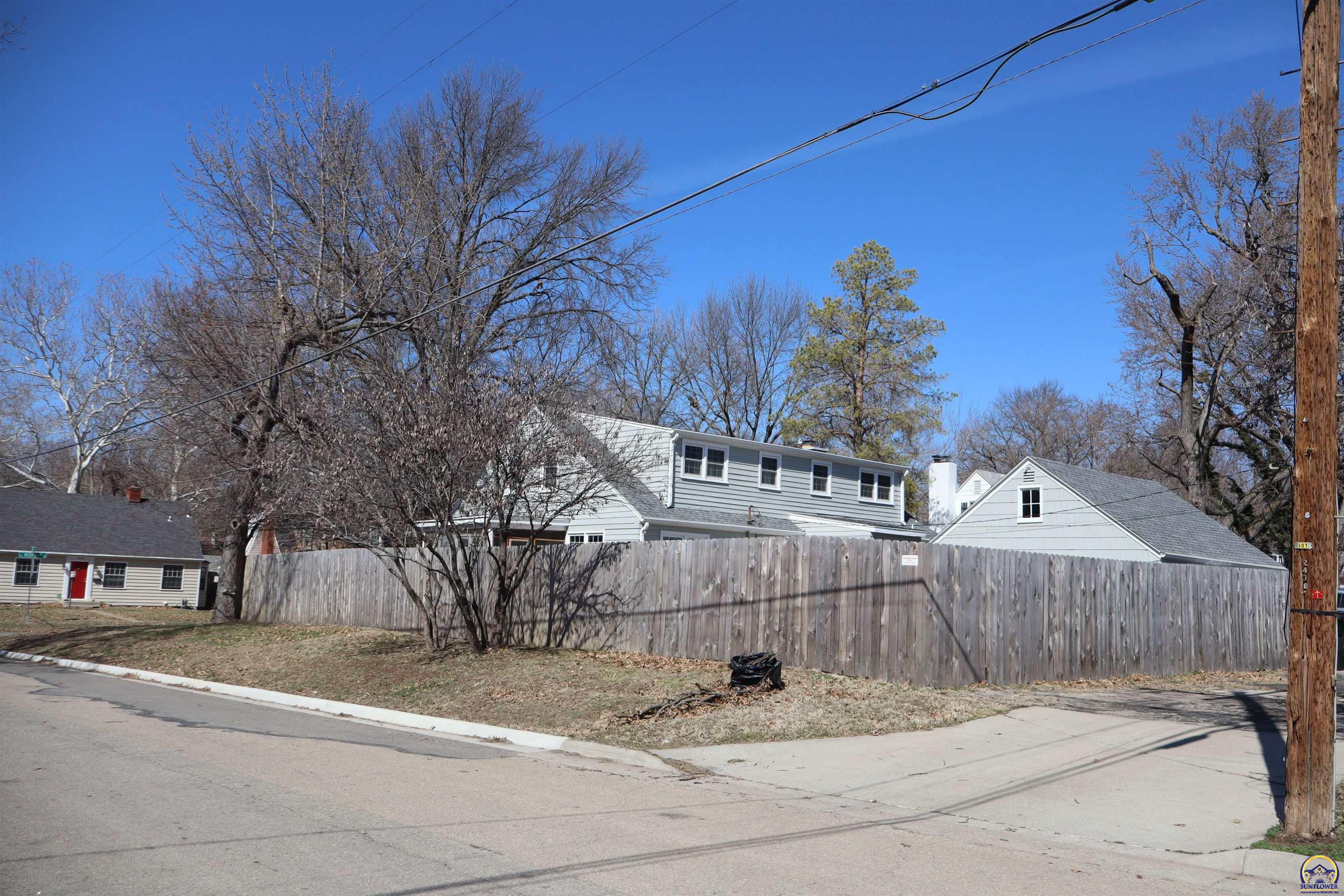 Topeka, Kansas 66604, United States, 4 Bedrooms Bedrooms, ,2 BathroomsBathrooms,Residential,Active,88029