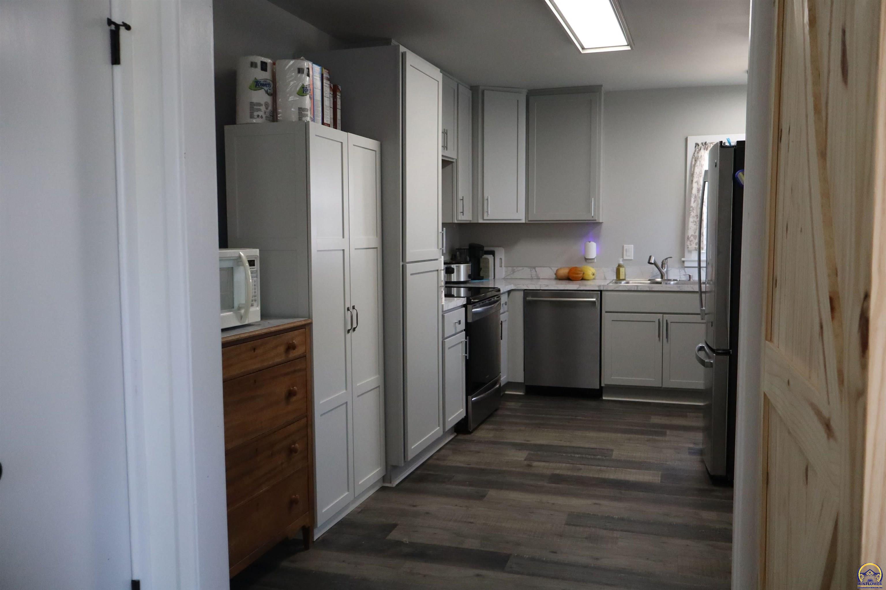 Topeka, Kansas 66604, United States, 4 Bedrooms Bedrooms, ,2 BathroomsBathrooms,Residential,Active,88029