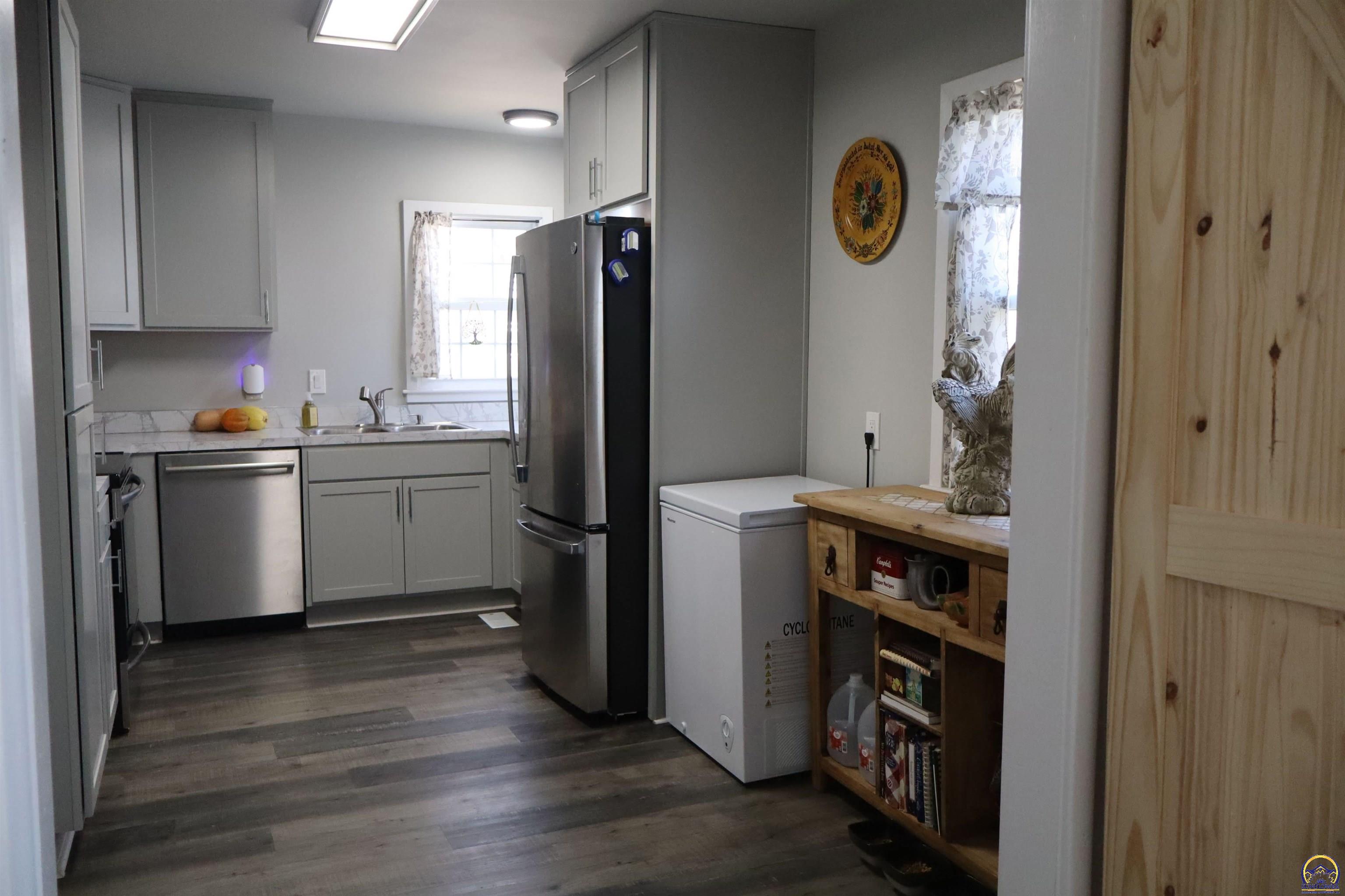 Topeka, Kansas 66604, United States, 4 Bedrooms Bedrooms, ,2 BathroomsBathrooms,Residential,Active,88029