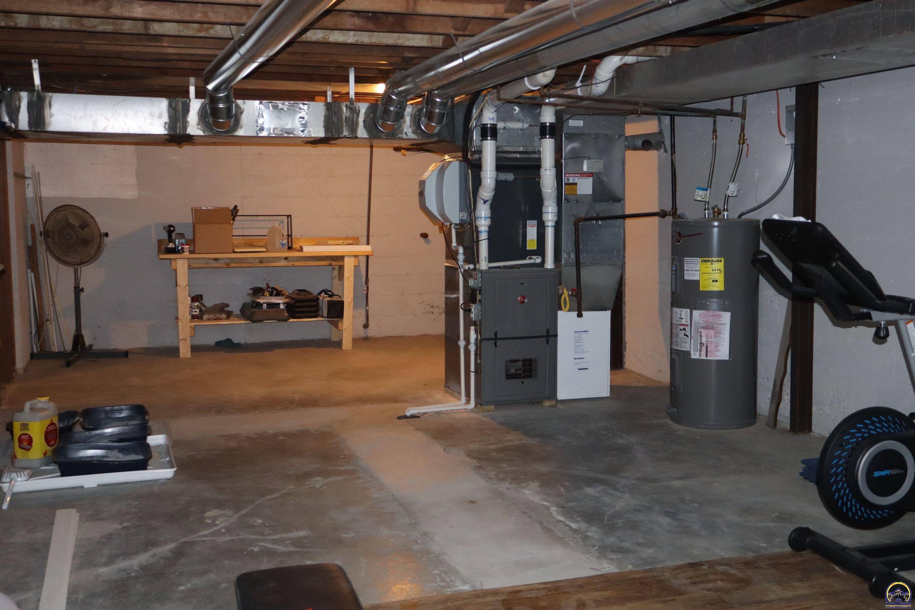 Topeka, Kansas 66604, United States, 4 Bedrooms Bedrooms, ,2 BathroomsBathrooms,Residential,Active,88029