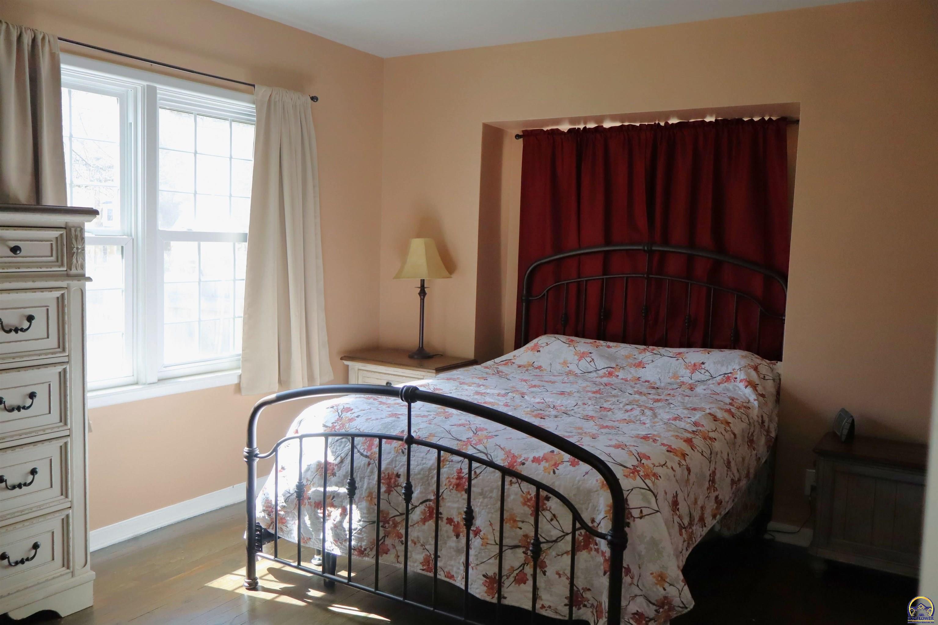 Topeka, Kansas 66604, United States, 4 Bedrooms Bedrooms, ,2 BathroomsBathrooms,Residential,Active,88029