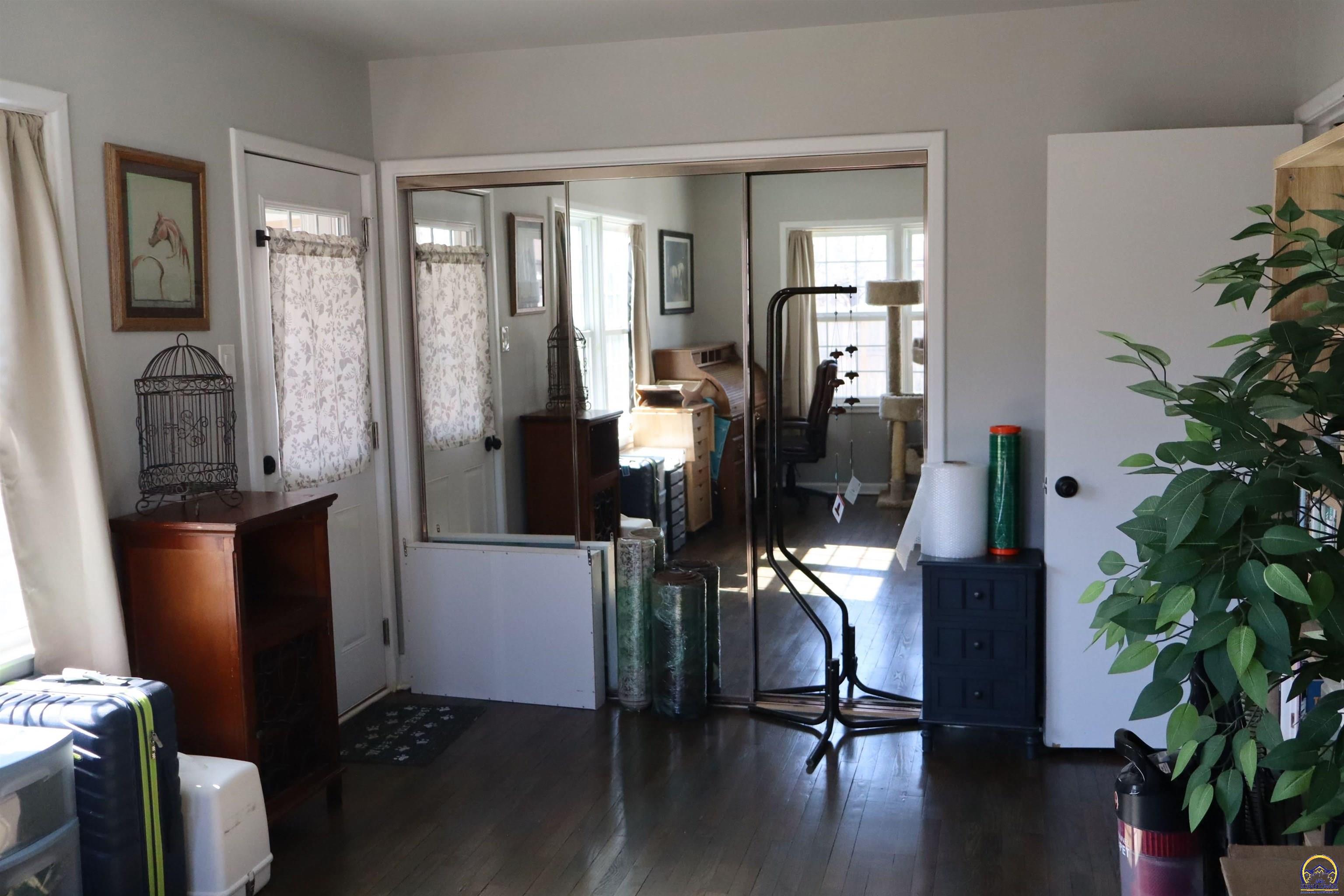 Topeka, Kansas 66604, United States, 4 Bedrooms Bedrooms, ,2 BathroomsBathrooms,Residential,Active,88029