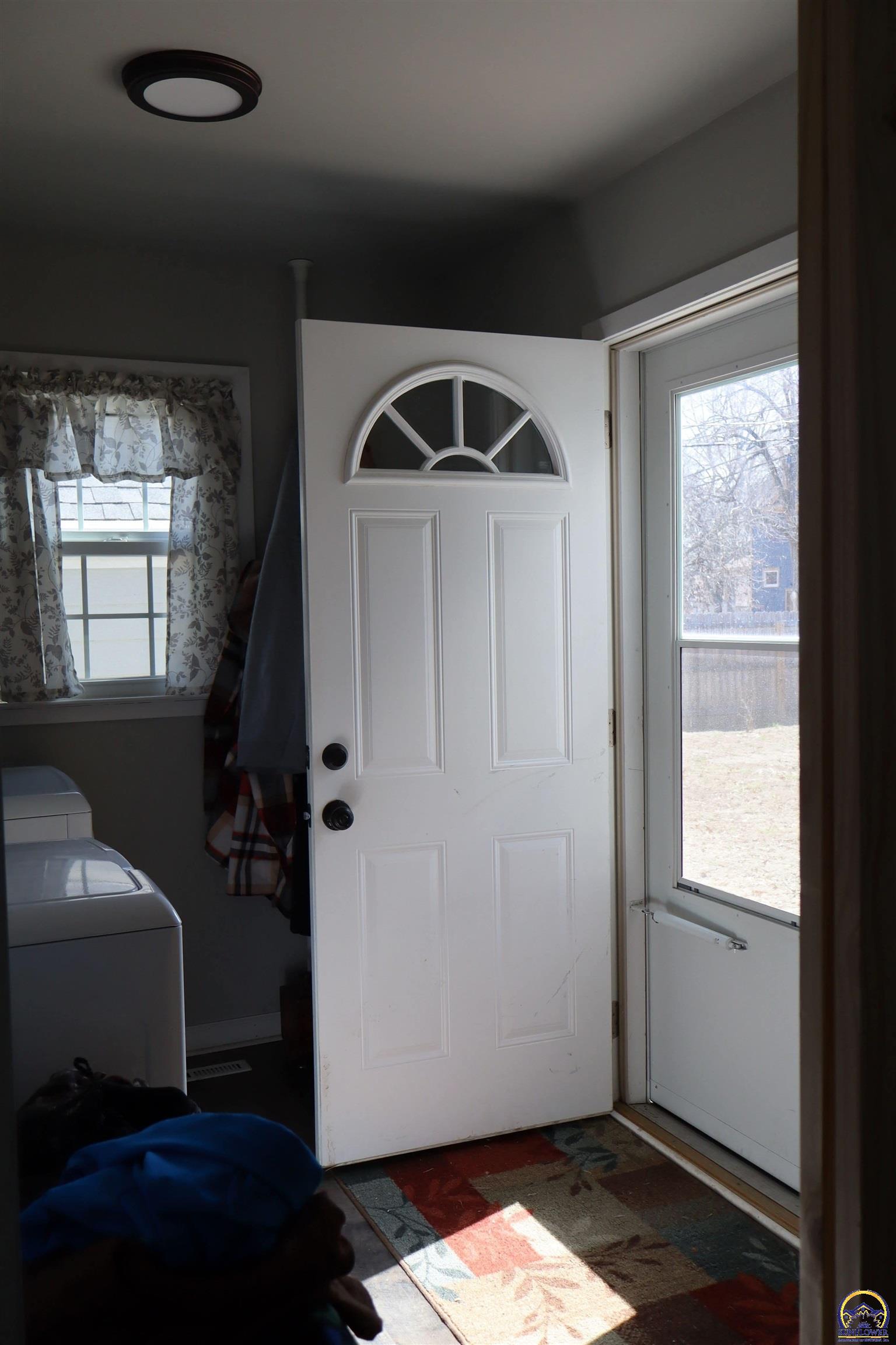 Topeka, Kansas 66604, United States, 4 Bedrooms Bedrooms, ,2 BathroomsBathrooms,Residential,Active,88029