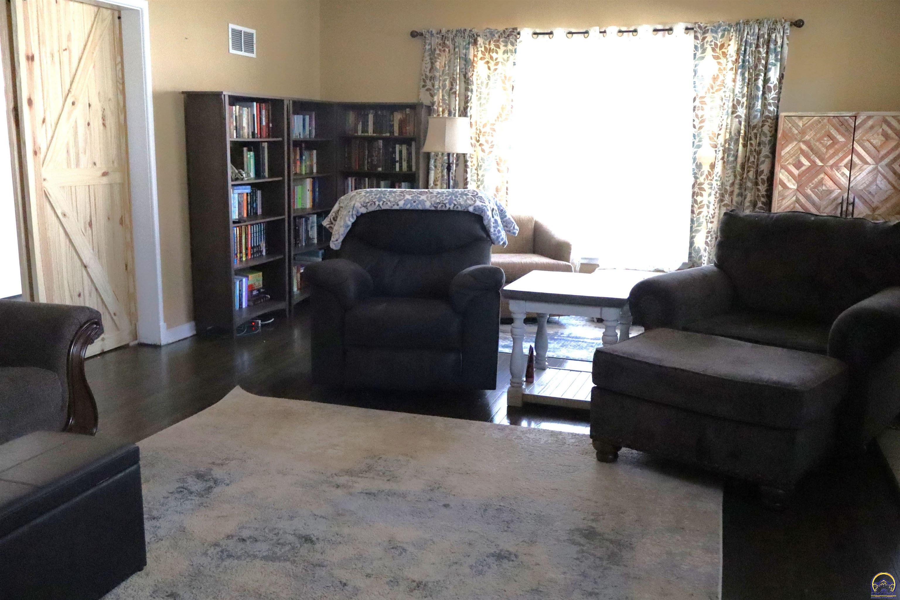 Topeka, Kansas 66604, United States, 4 Bedrooms Bedrooms, ,2 BathroomsBathrooms,Residential,Active,88029