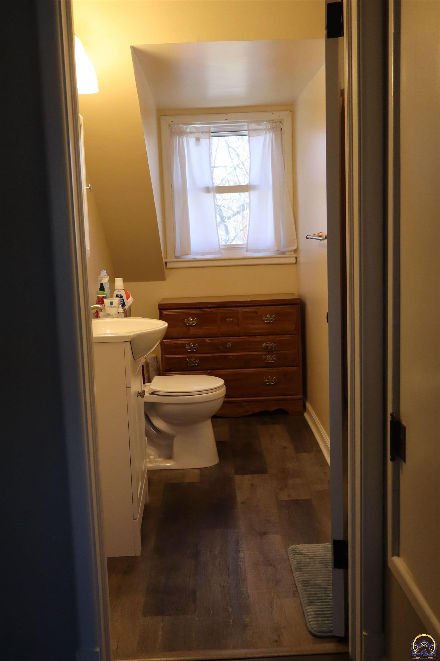 Topeka, Kansas 66604, United States, 4 Bedrooms Bedrooms, ,2 BathroomsBathrooms,Residential,Active,88029