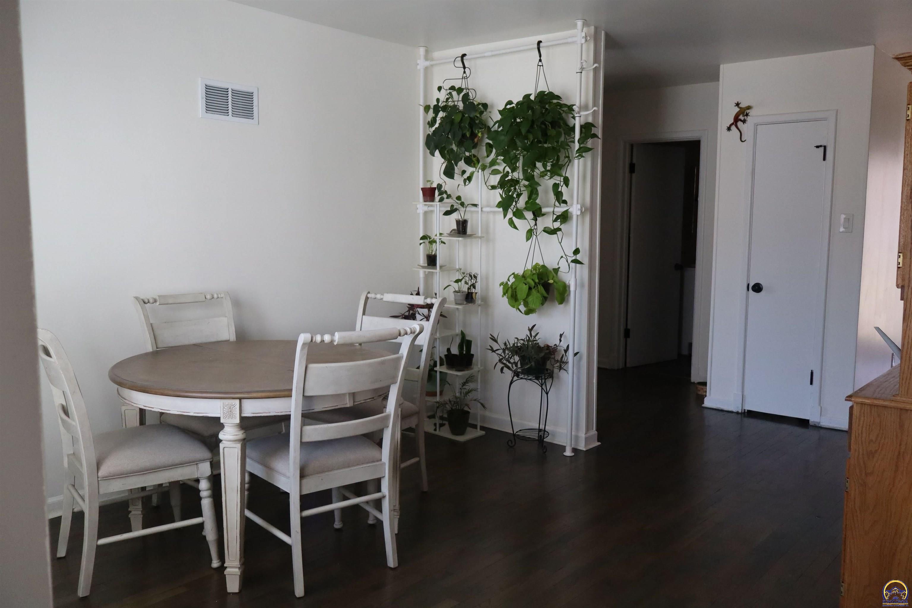 Topeka, Kansas 66604, United States, 4 Bedrooms Bedrooms, ,2 BathroomsBathrooms,Residential,Active,88029