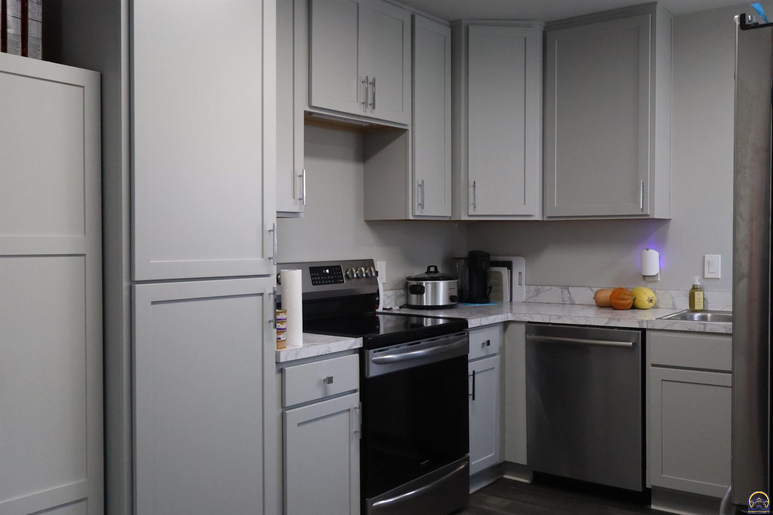 Topeka, Kansas 66604, United States, 4 Bedrooms Bedrooms, ,2 BathroomsBathrooms,Residential,Active,88029