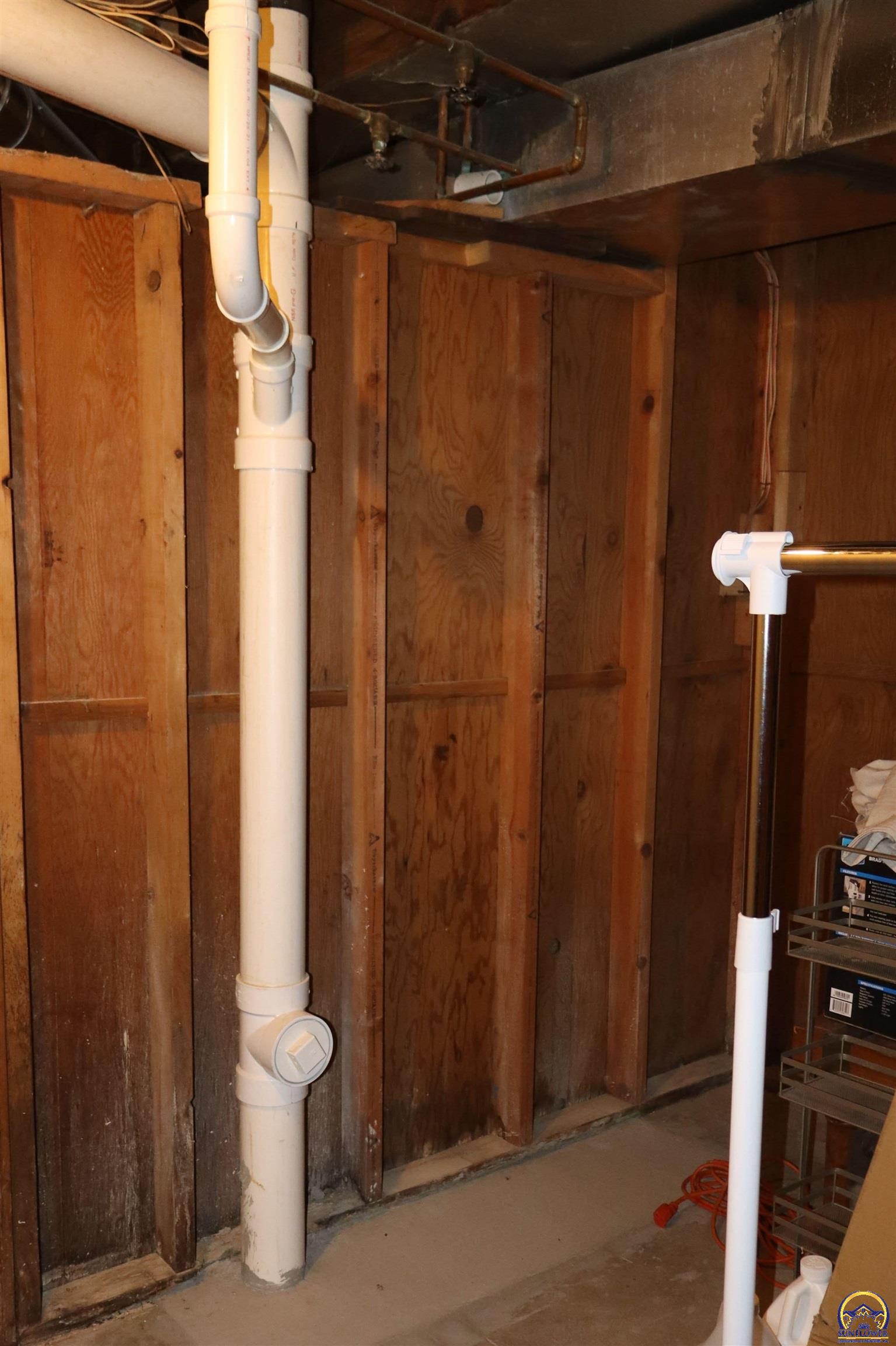 Topeka, Kansas 66604, United States, 4 Bedrooms Bedrooms, ,2 BathroomsBathrooms,Residential,Active,88029