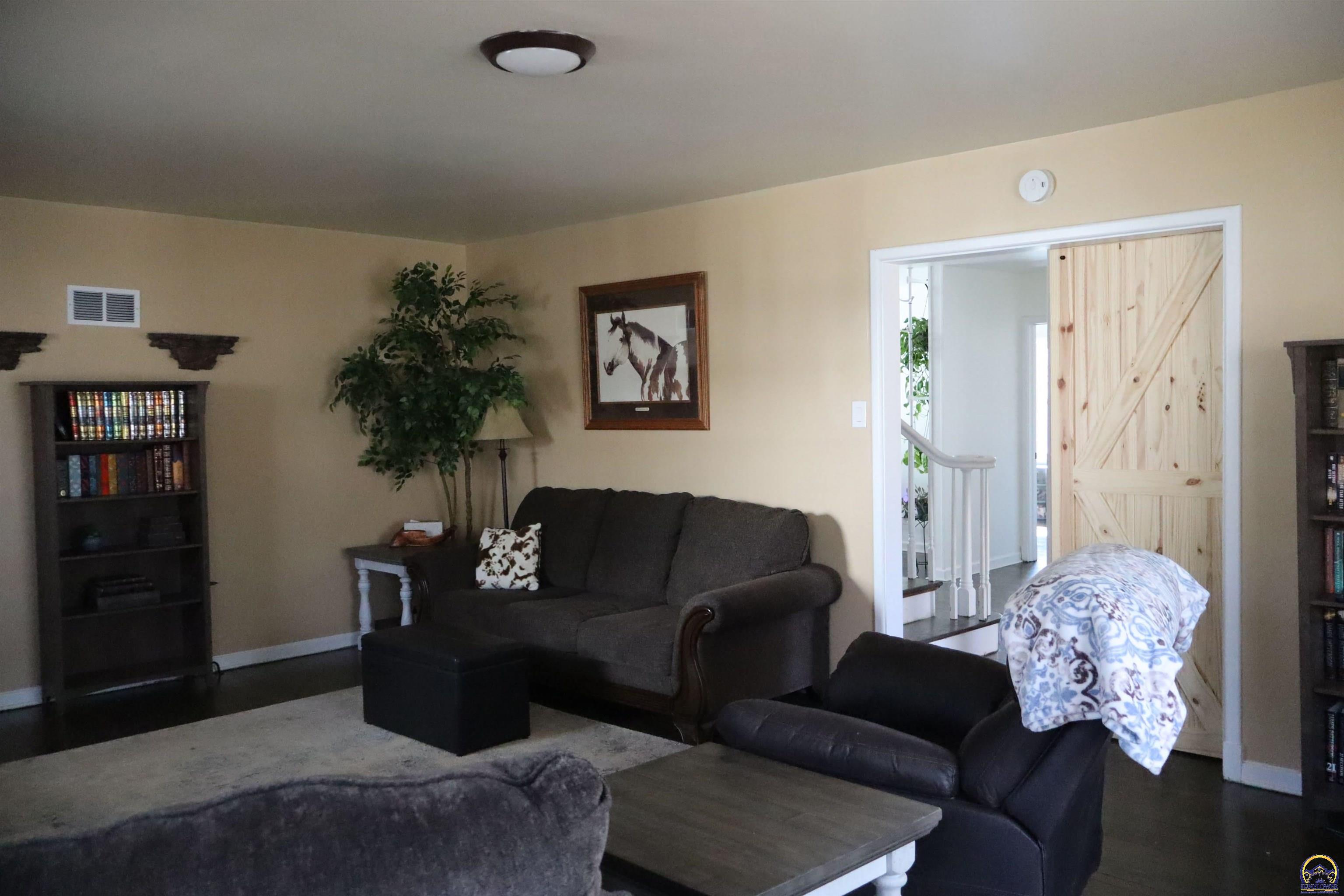 Topeka, Kansas 66604, United States, 4 Bedrooms Bedrooms, ,2 BathroomsBathrooms,Residential,Active,88029