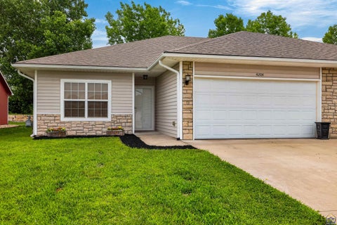 Photo of 4204 SW Shenandoah Rd, Topeka, KS 66610 (MLS # 244947)