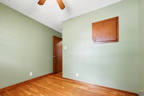 Tiny photo for 3211 SW 32nd St, Topeka, KS 66614 (MLS # 247092)