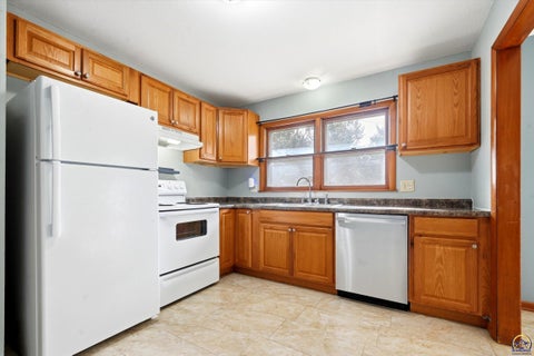 Tiny photo for 3211 SW 32nd St, Topeka, KS 66614 (MLS # 247092)