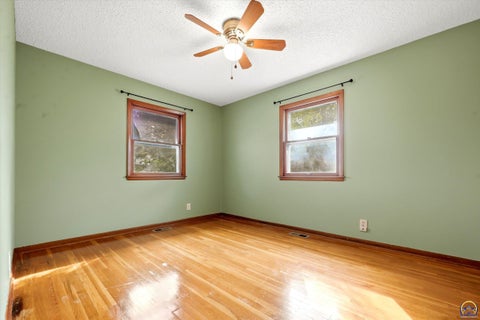 Tiny photo for 3211 SW 32nd St, Topeka, KS 66614 (MLS # 247092)