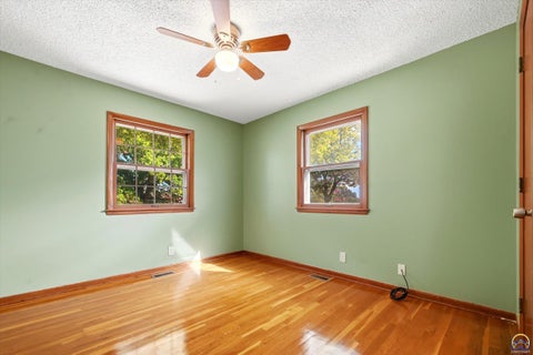 Tiny photo for 3211 SW 32nd St, Topeka, KS 66614 (MLS # 247092)