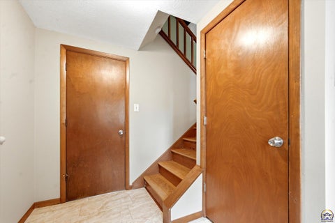 Tiny photo for 3211 SW 32nd St, Topeka, KS 66614 (MLS # 247092)