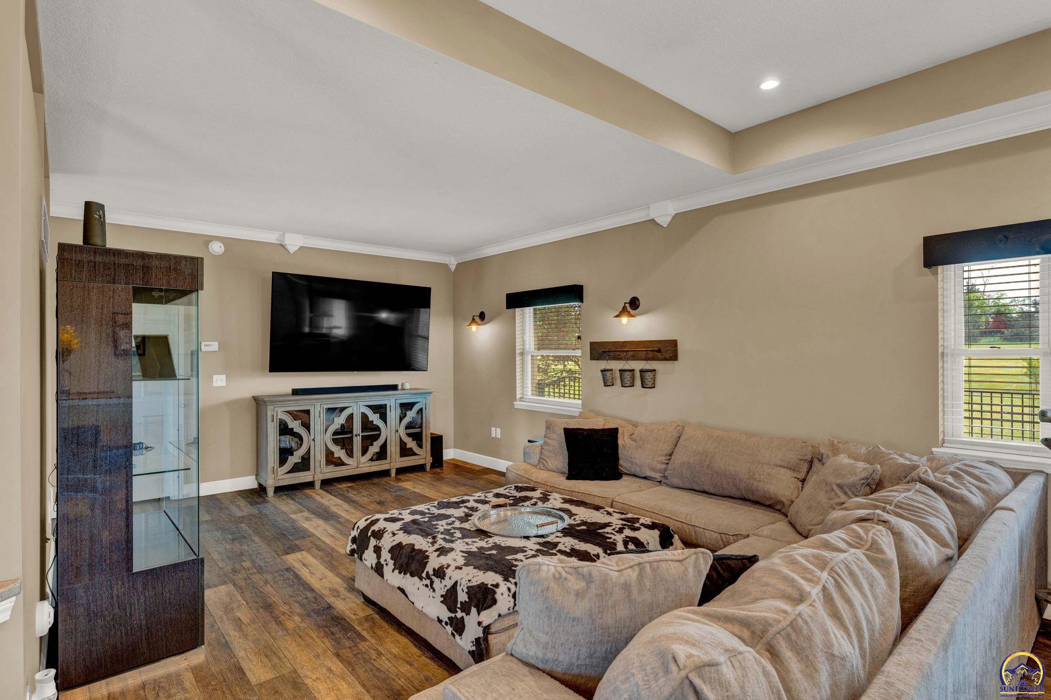 Auburn, Kansas 66402, United States, 5 Bedrooms Bedrooms, ,3 BathroomsBathrooms,Residential,Pending,57834