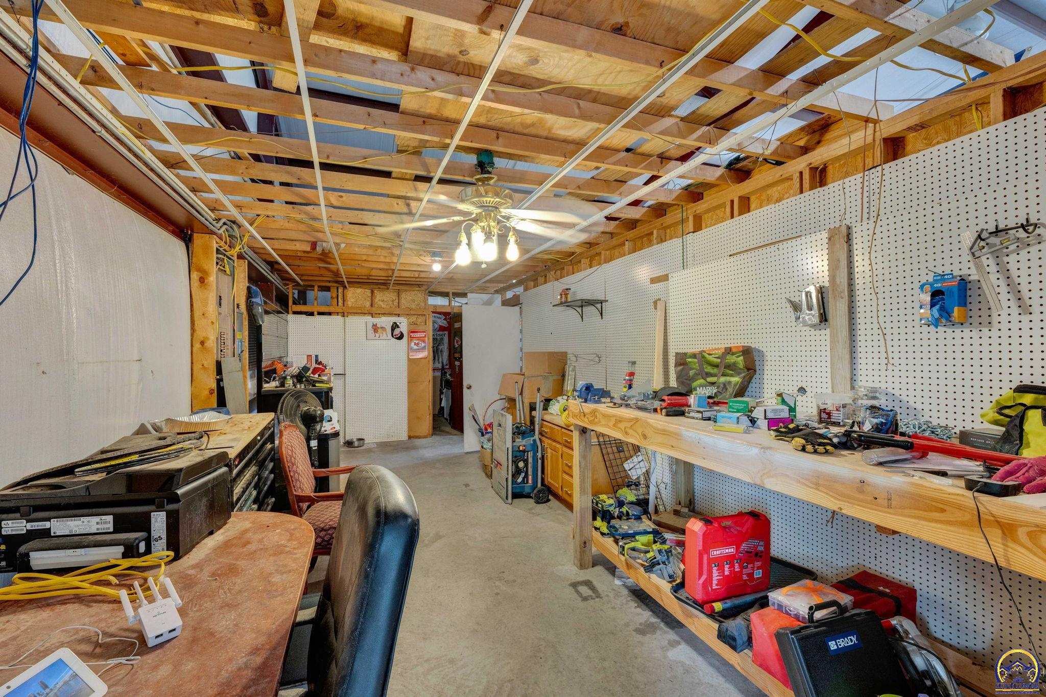 Auburn, Kansas 66402, United States, 5 Bedrooms Bedrooms, ,3 BathroomsBathrooms,Residential,Pending,57834