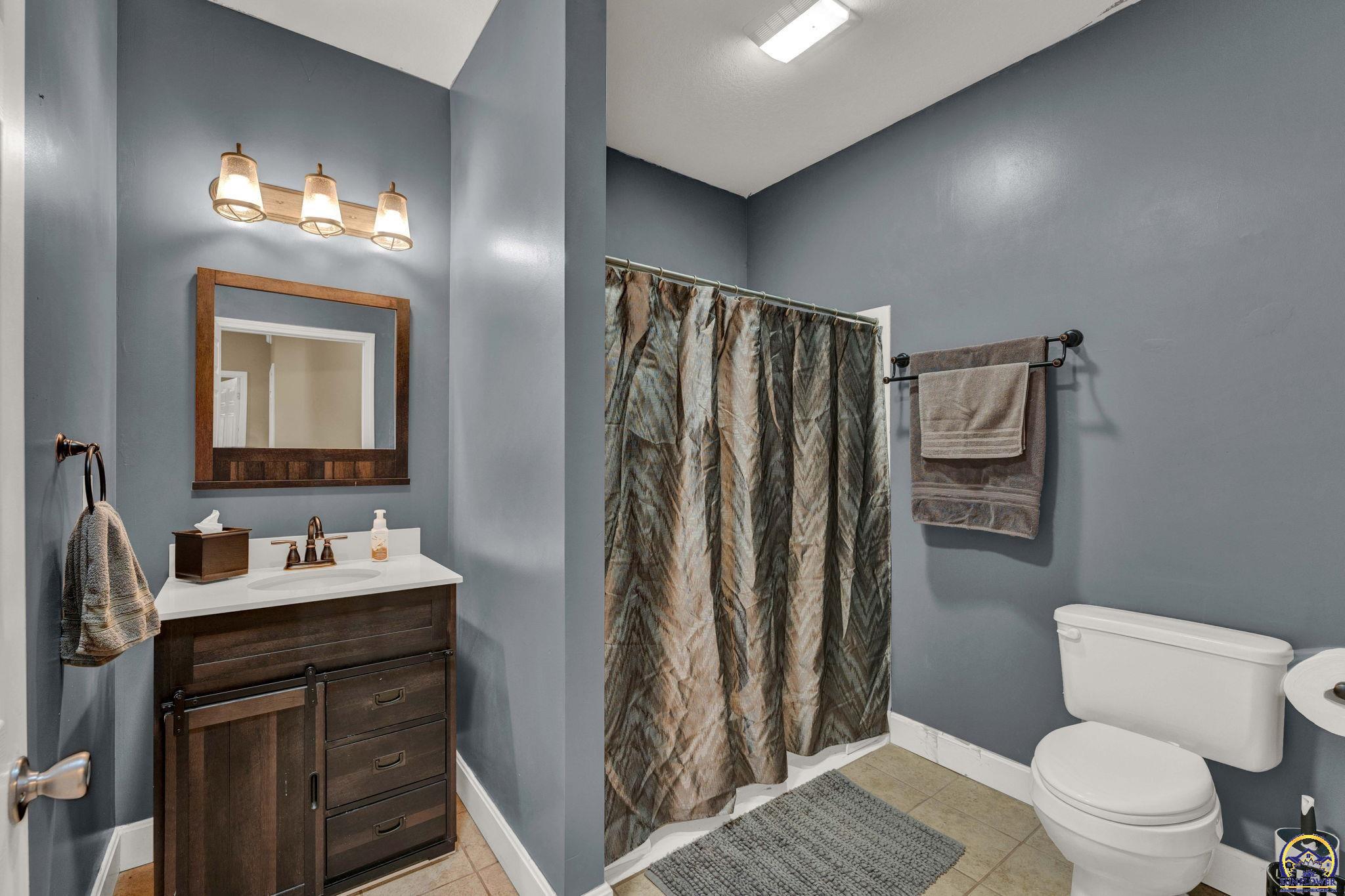 Auburn, Kansas 66402, United States, 5 Bedrooms Bedrooms, ,3 BathroomsBathrooms,Residential,Pending,57834