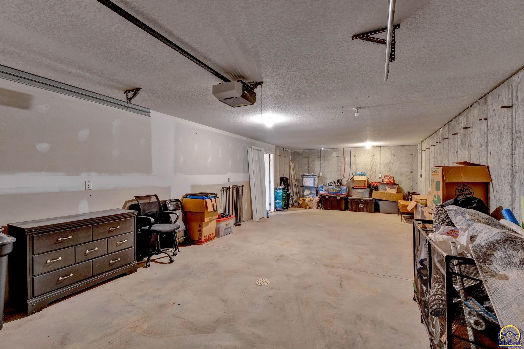 Auburn, Kansas 66402, United States, 5 Bedrooms Bedrooms, ,3 BathroomsBathrooms,Residential,Pending,57834