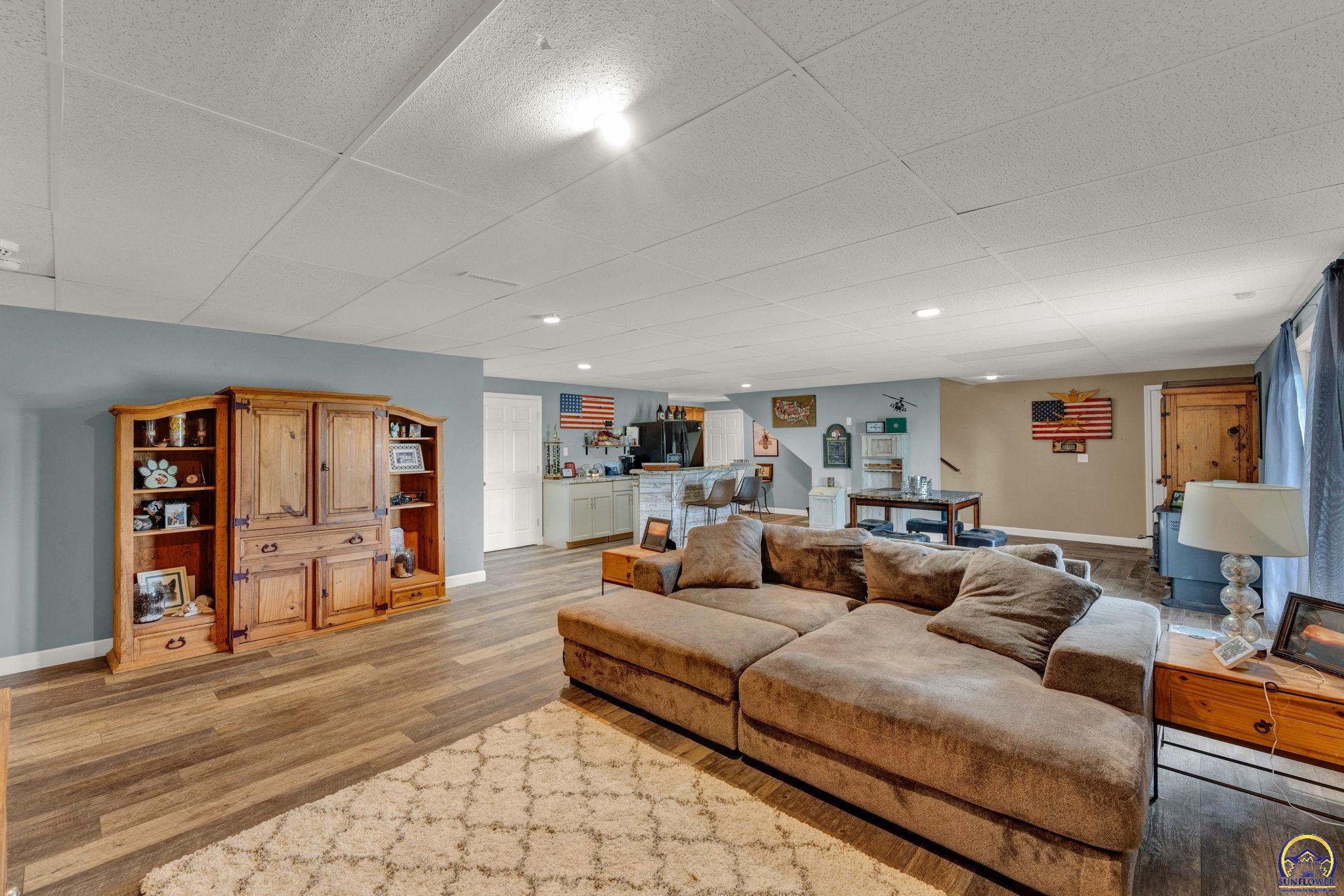 Auburn, Kansas 66402, United States, 5 Bedrooms Bedrooms, ,3 BathroomsBathrooms,Residential,Pending,57834