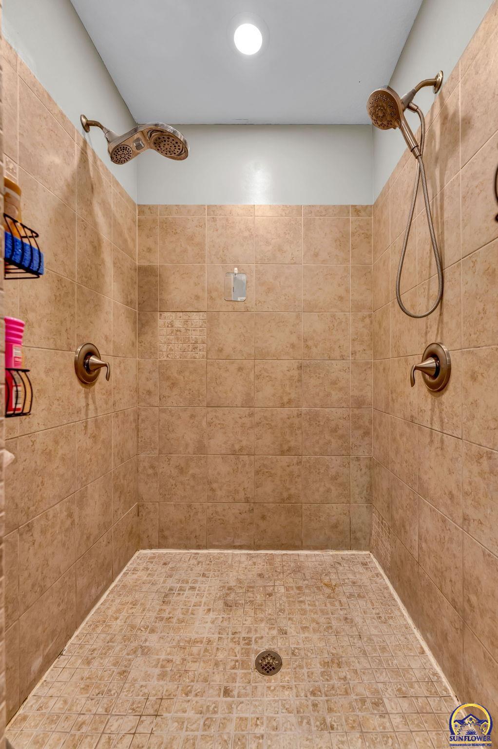 Auburn, Kansas 66402, United States, 5 Bedrooms Bedrooms, ,3 BathroomsBathrooms,Residential,Pending,57834