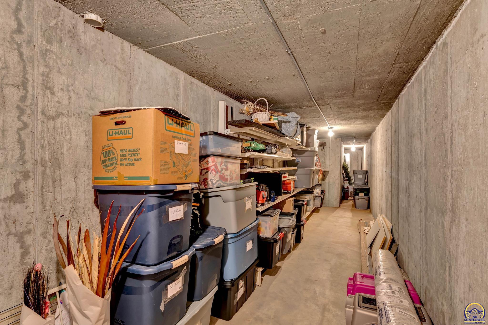 Auburn, Kansas 66402, United States, 5 Bedrooms Bedrooms, ,3 BathroomsBathrooms,Residential,Pending,57834