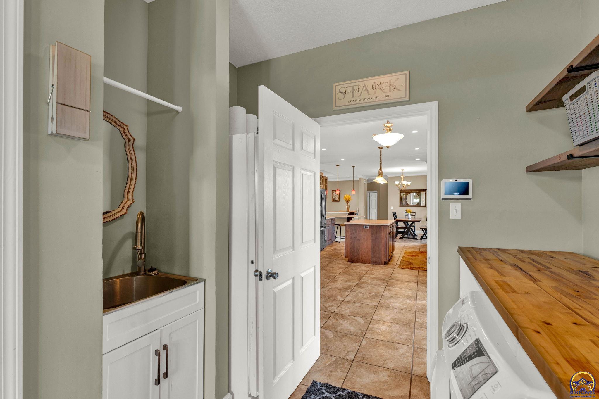 Auburn, Kansas 66402, United States, 5 Bedrooms Bedrooms, ,3 BathroomsBathrooms,Residential,Pending,57834