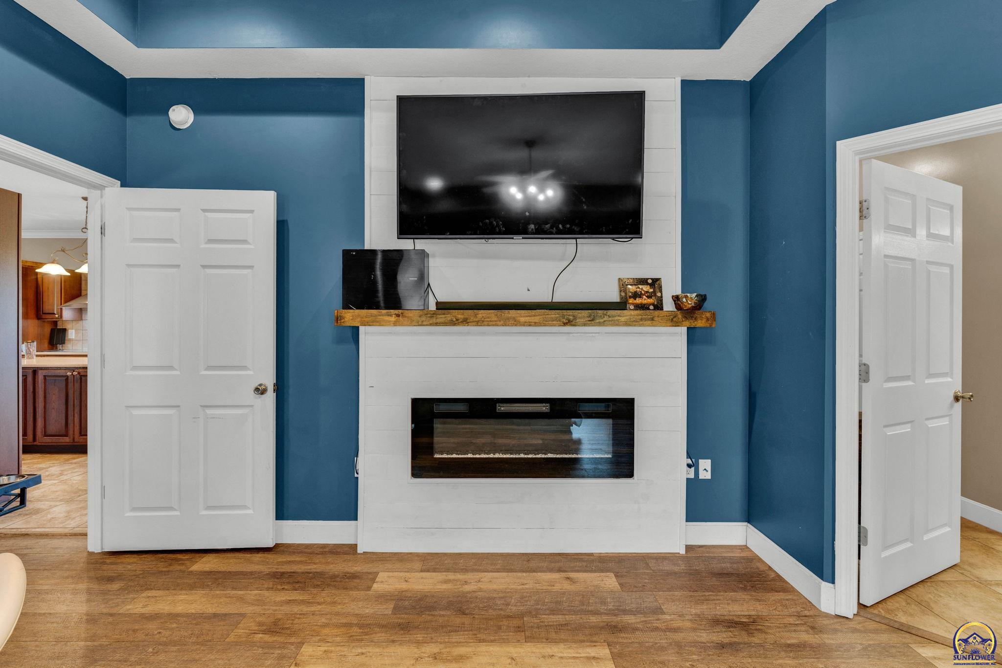 Auburn, Kansas 66402, United States, 5 Bedrooms Bedrooms, ,3 BathroomsBathrooms,Residential,Pending,57834