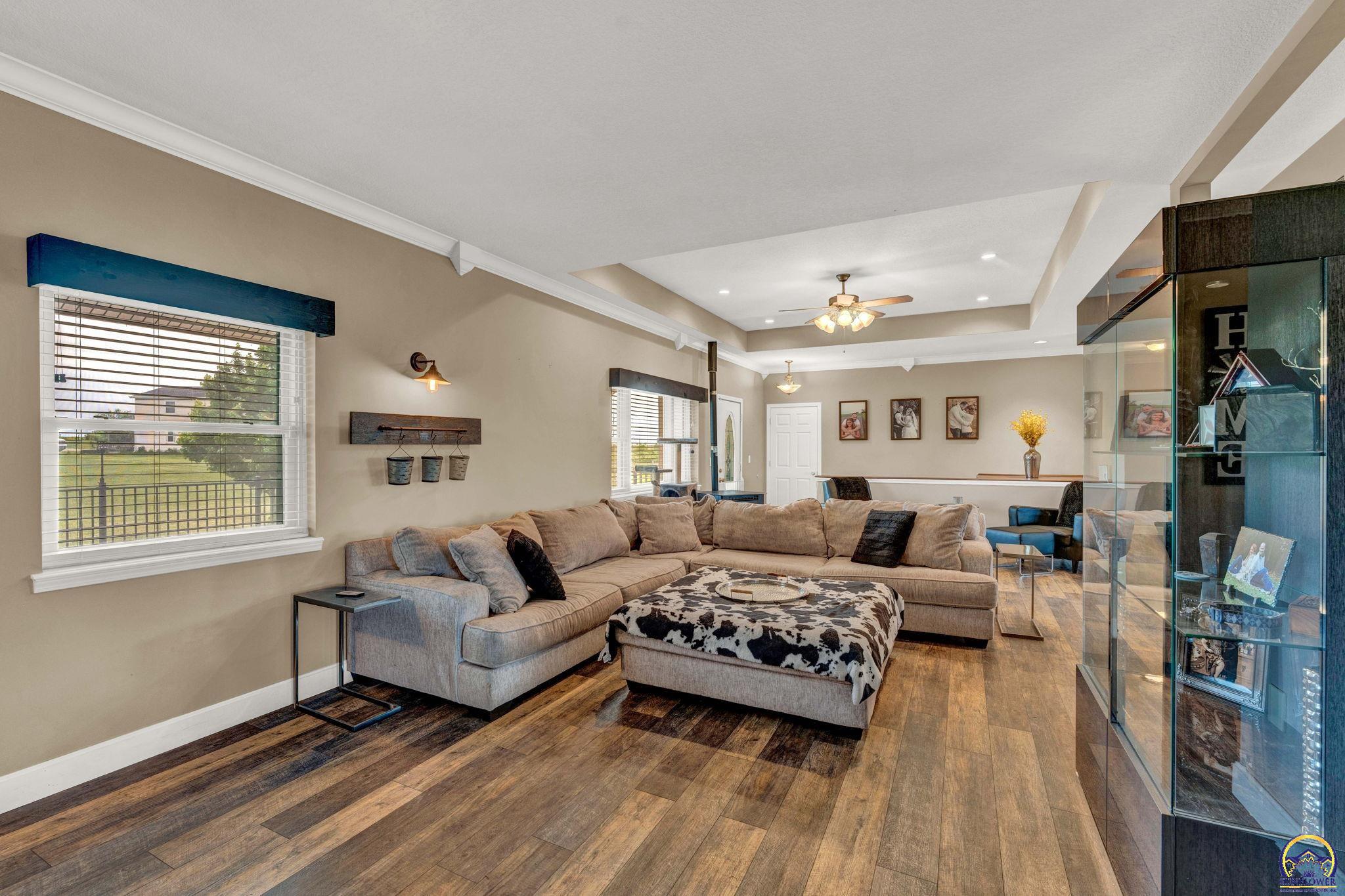 Auburn, Kansas 66402, United States, 5 Bedrooms Bedrooms, ,3 BathroomsBathrooms,Residential,Pending,57834