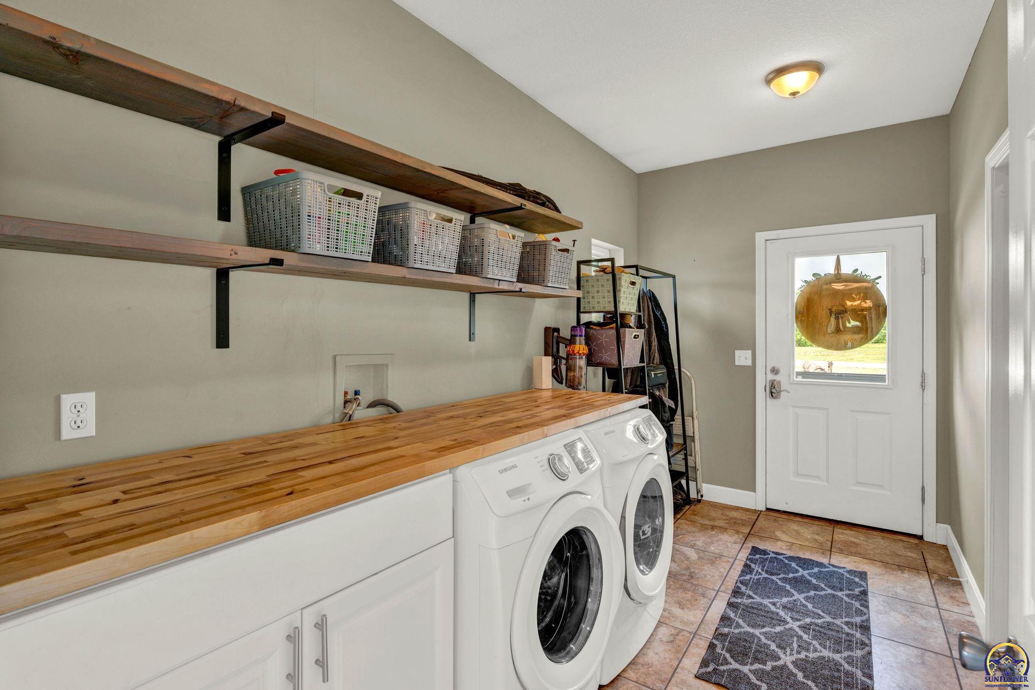 Auburn, Kansas 66402, United States, 5 Bedrooms Bedrooms, ,3 BathroomsBathrooms,Residential,Pending,57834