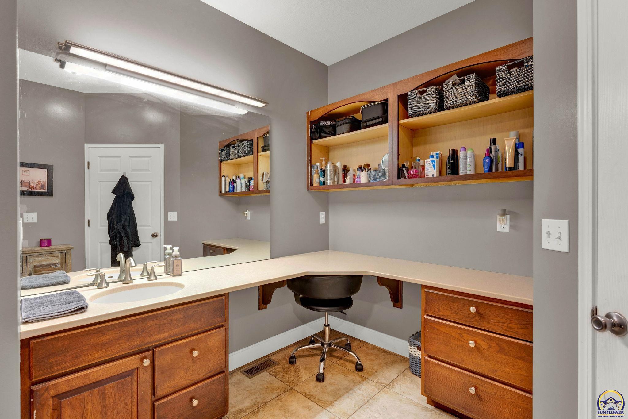 Auburn, Kansas 66402, United States, 5 Bedrooms Bedrooms, ,3 BathroomsBathrooms,Residential,Pending,57834