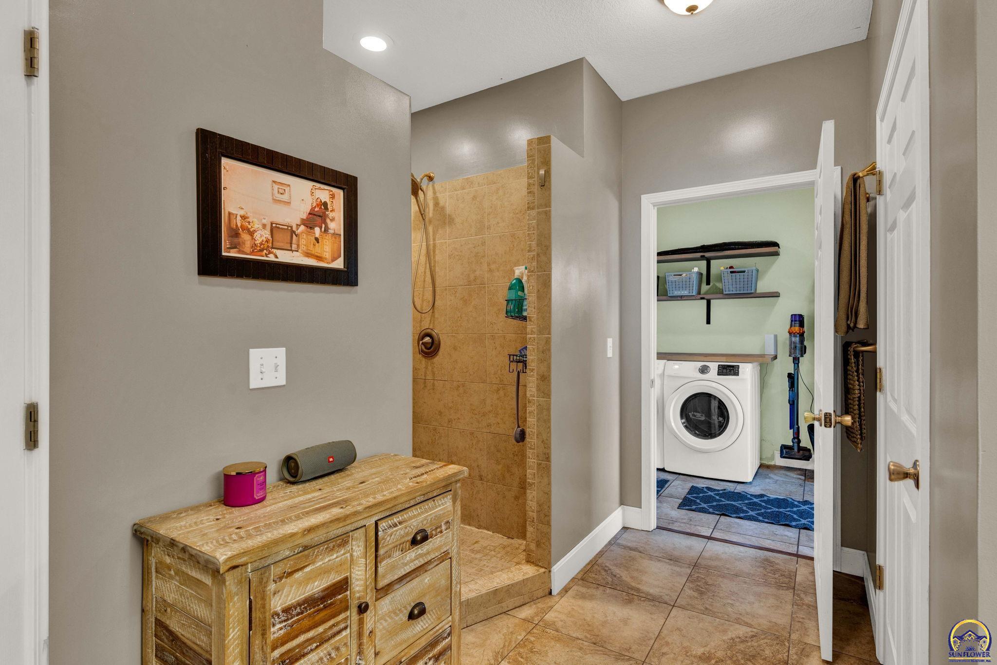 Auburn, Kansas 66402, United States, 5 Bedrooms Bedrooms, ,3 BathroomsBathrooms,Residential,Pending,57834