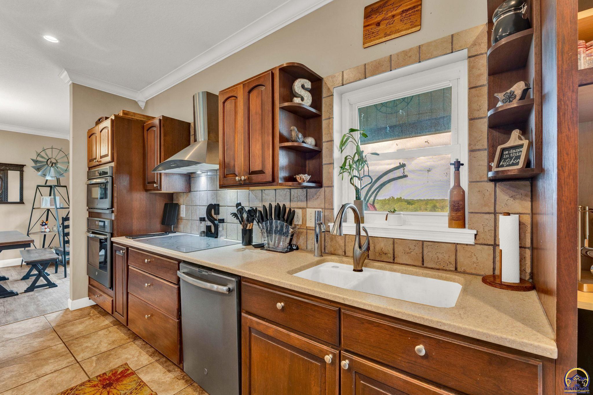 Auburn, Kansas 66402, United States, 5 Bedrooms Bedrooms, ,3 BathroomsBathrooms,Residential,Pending,57834