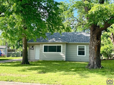 Tiny photo for 2520 SW 22nd Pk, Topeka, KS 66611 (MLS # 244425)