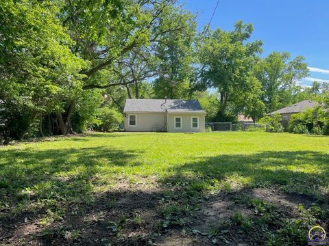 Tiny photo for 2520 SW 22nd Pk, Topeka, KS 66611 (MLS # 244425)