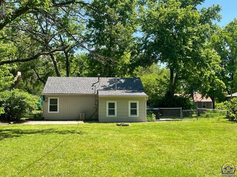 Tiny photo for 2520 SW 22nd Pk, Topeka, KS 66611 (MLS # 244425)