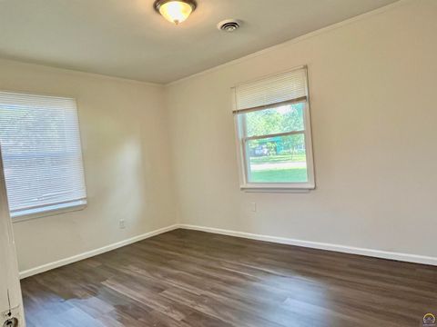 Tiny photo for 2520 SW 22nd Pk, Topeka, KS 66611 (MLS # 244425)