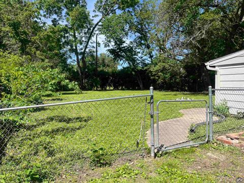 Tiny photo for 2520 SW 22nd Pk, Topeka, KS 66611 (MLS # 244425)