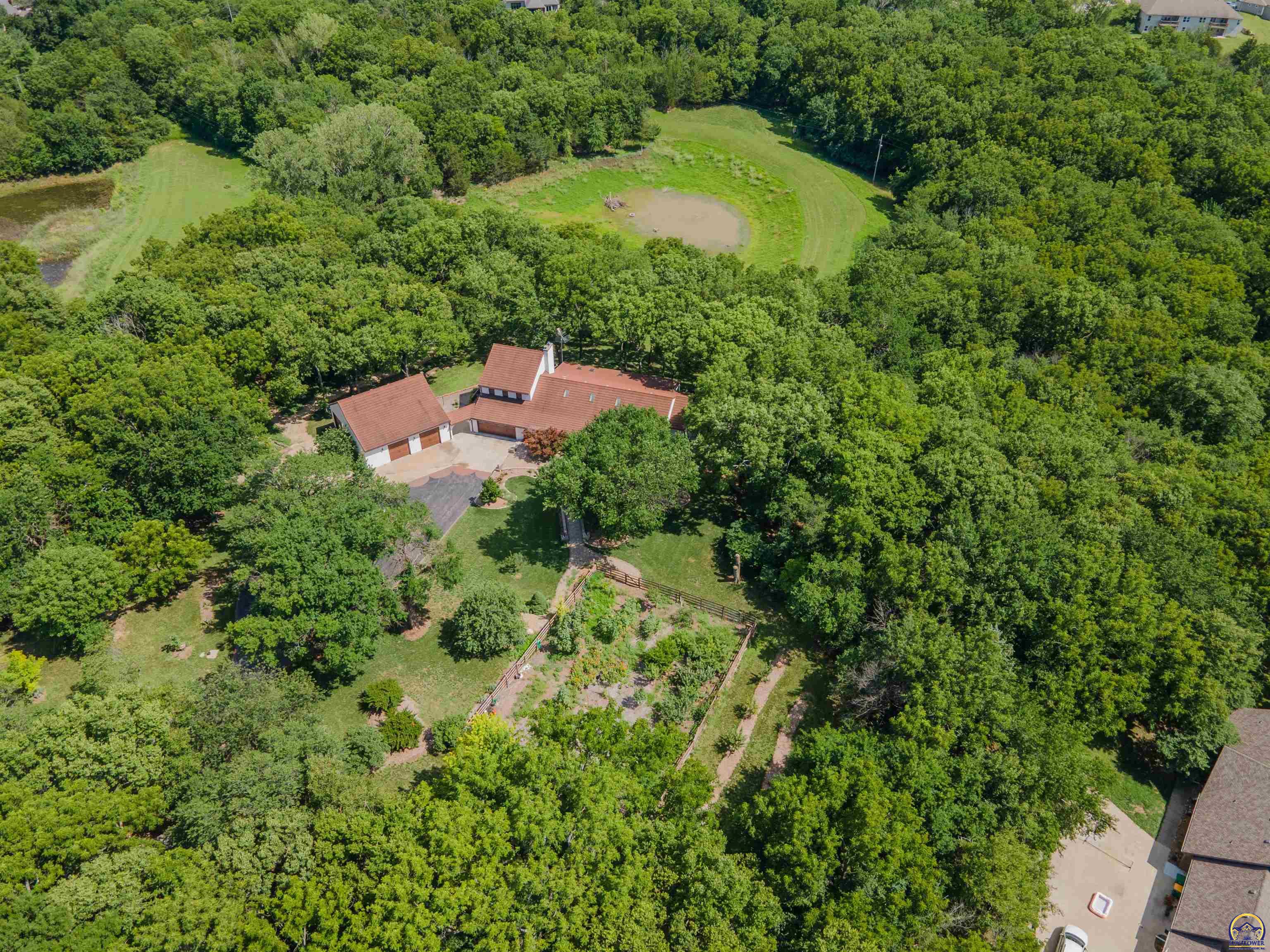 Topeka, Kansas 66618, United States, 5 Bedrooms Bedrooms, ,5 BathroomsBathrooms,Residential,Pending,53424