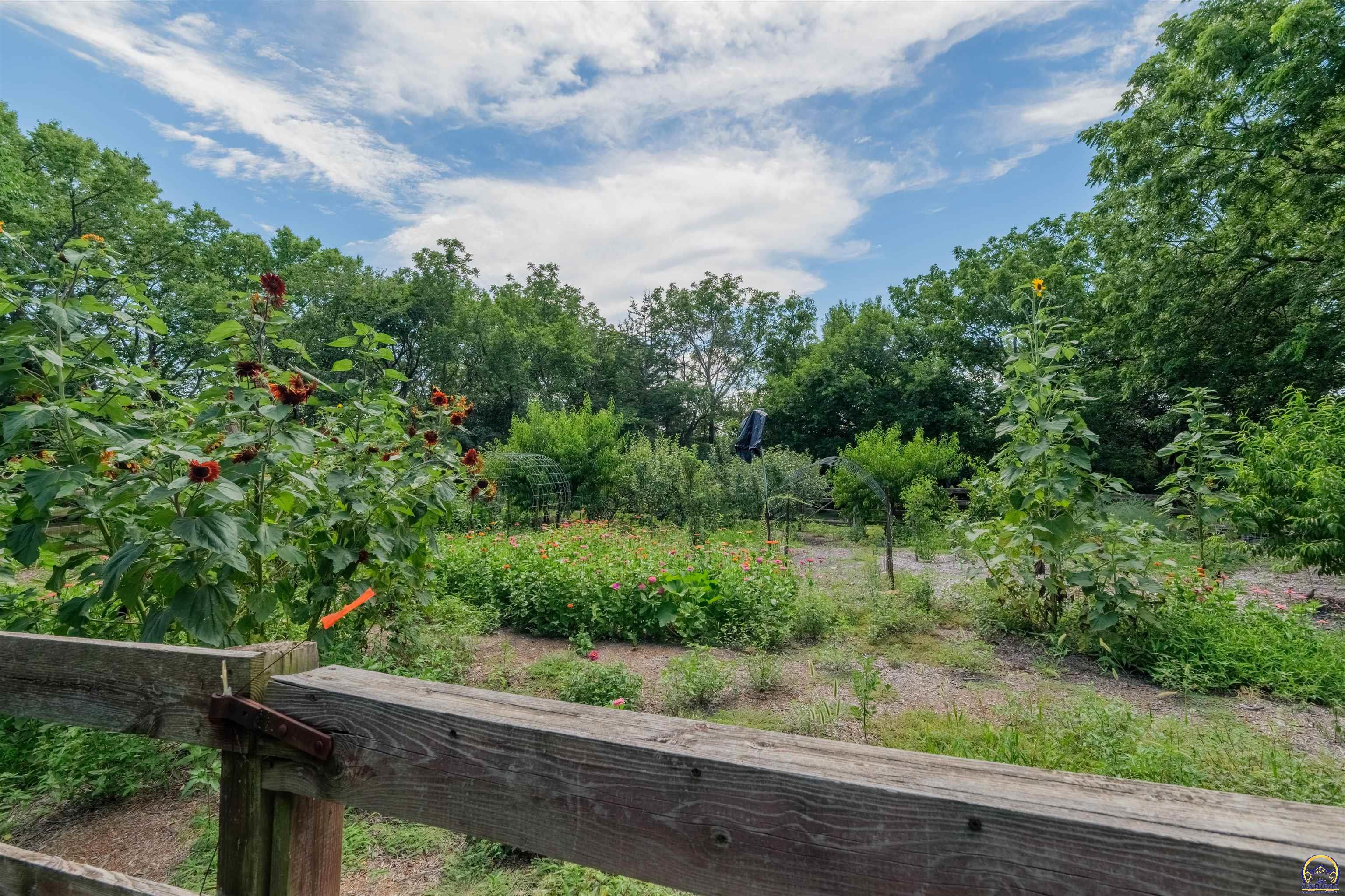 Topeka, Kansas 66618, United States, 5 Bedrooms Bedrooms, ,5 BathroomsBathrooms,Residential,Pending,53424