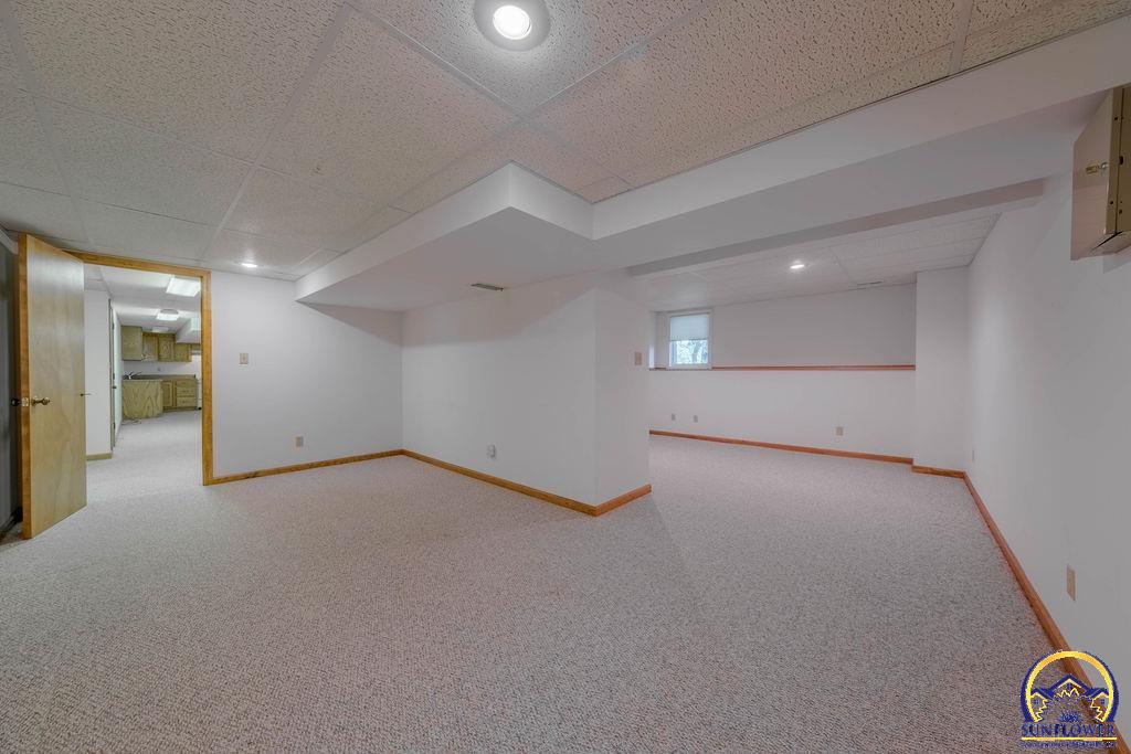 Topeka, Kansas 66618, United States, 5 Bedrooms Bedrooms, ,5 BathroomsBathrooms,Residential,Pending,53424