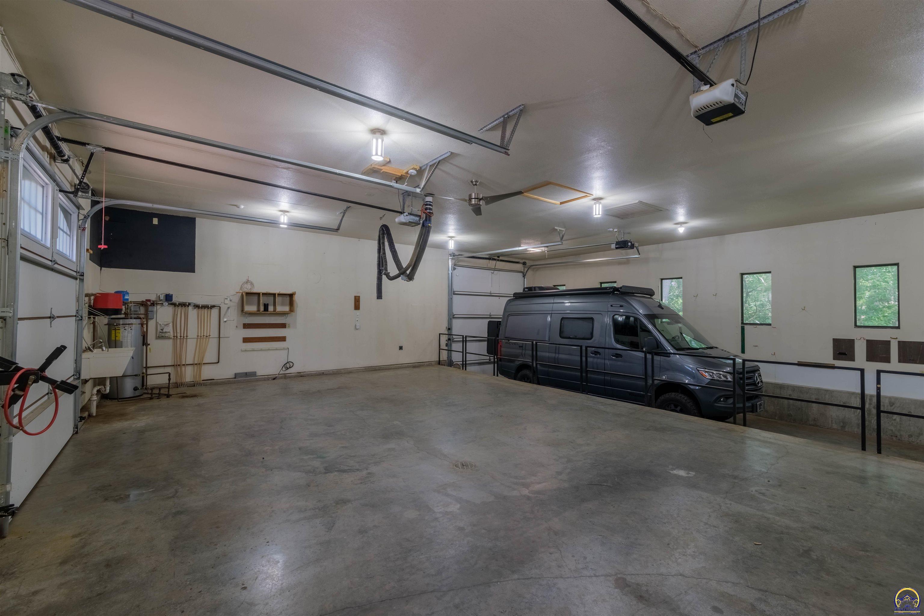 Topeka, Kansas 66618, United States, 5 Bedrooms Bedrooms, ,5 BathroomsBathrooms,Residential,Pending,53424