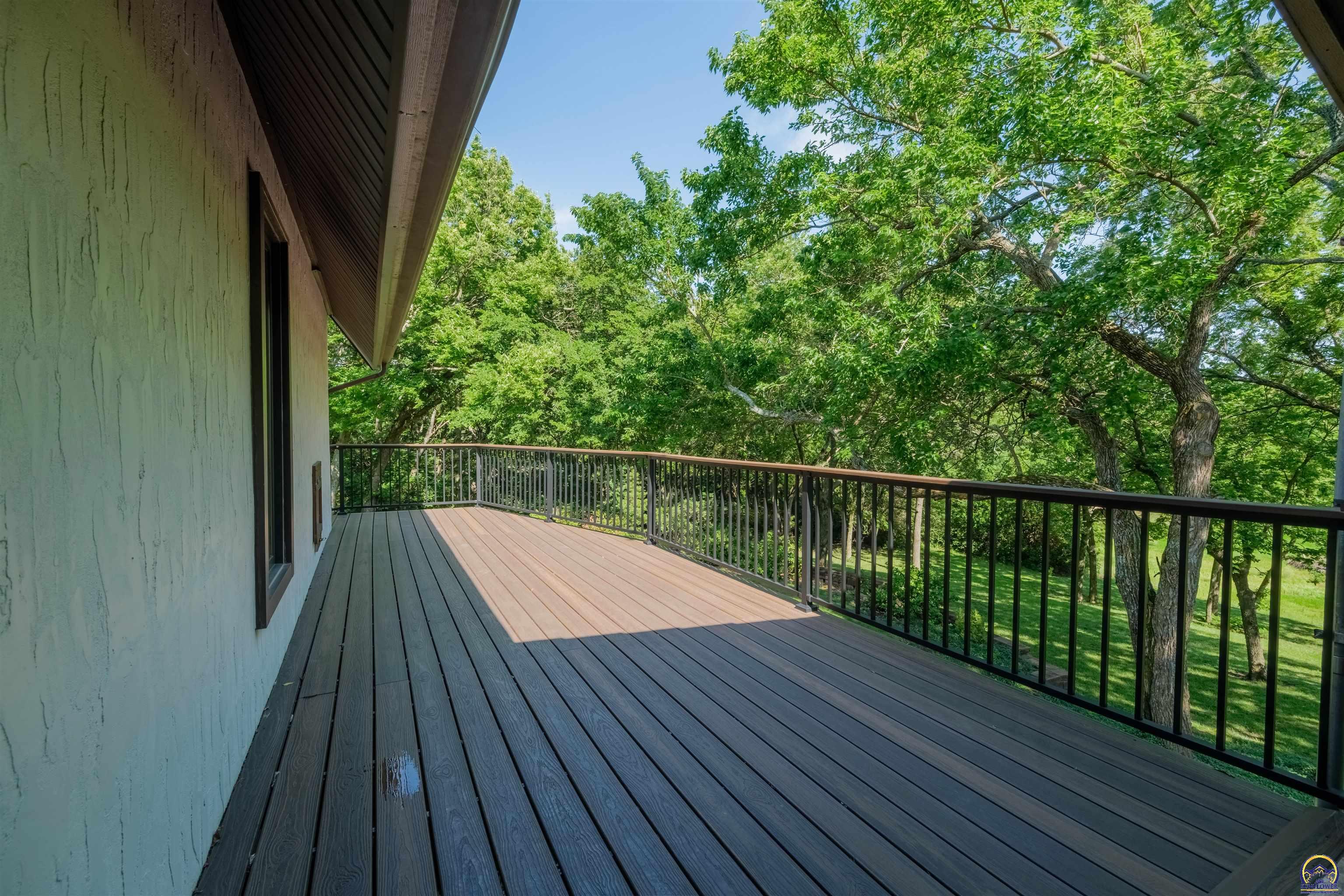 Topeka, Kansas 66618, United States, 5 Bedrooms Bedrooms, ,5 BathroomsBathrooms,Residential,Pending,53424