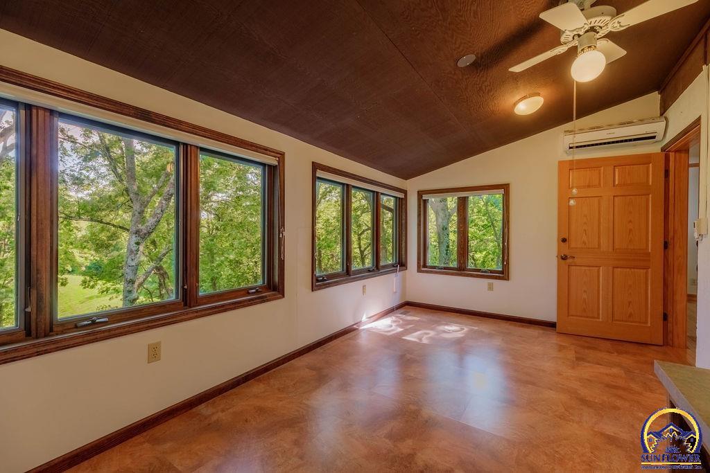 Topeka, Kansas 66618, United States, 5 Bedrooms Bedrooms, ,5 BathroomsBathrooms,Residential,Pending,53424